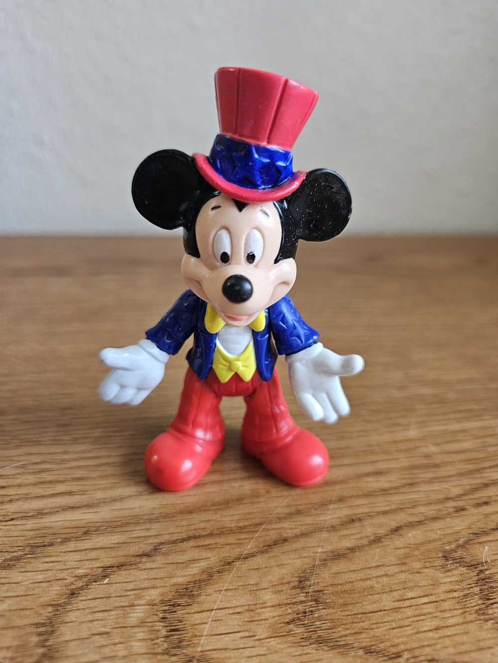 4/$10 Mickey Mouse Epcot Center Toy Figure Disney World 4 Inch